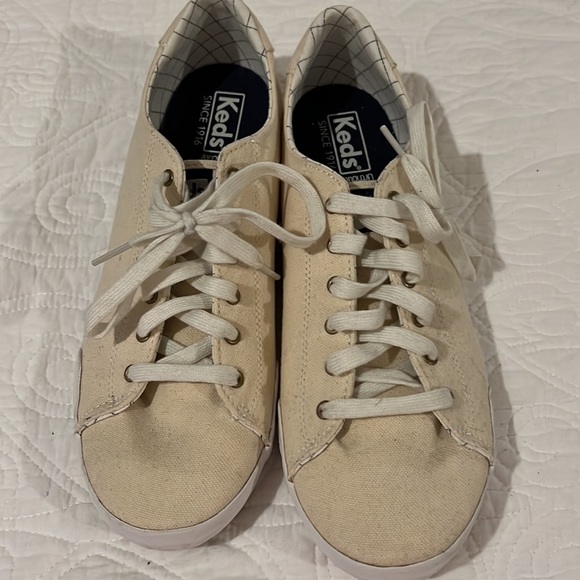Adorable cream color canvas Keds with Ortholite insoles, size 9.5 - Picture 2 of 5